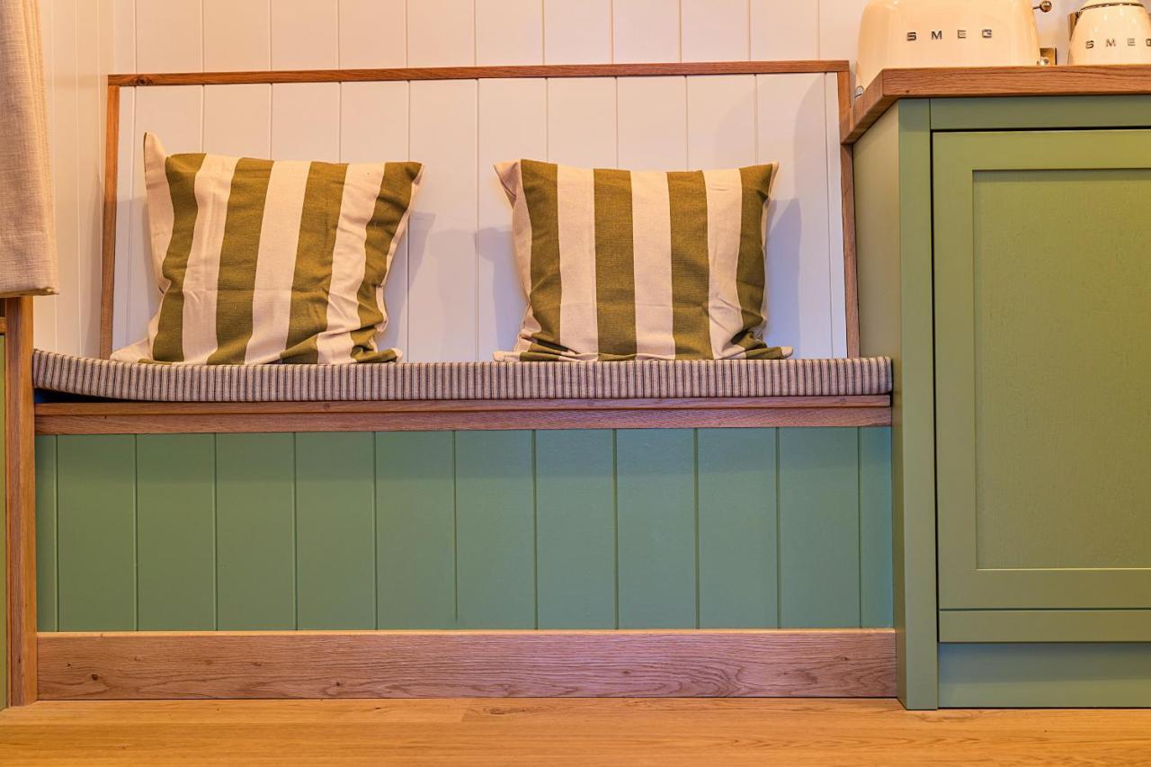 Finest Retreats - The Shepherd'S Hut At Northcombe Farm Beaworthy المظهر الخارجي الصورة